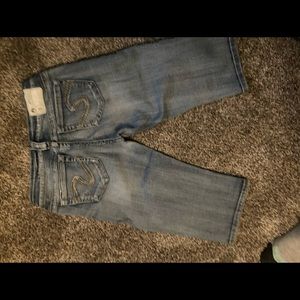 Silver Tuesday Bermudas